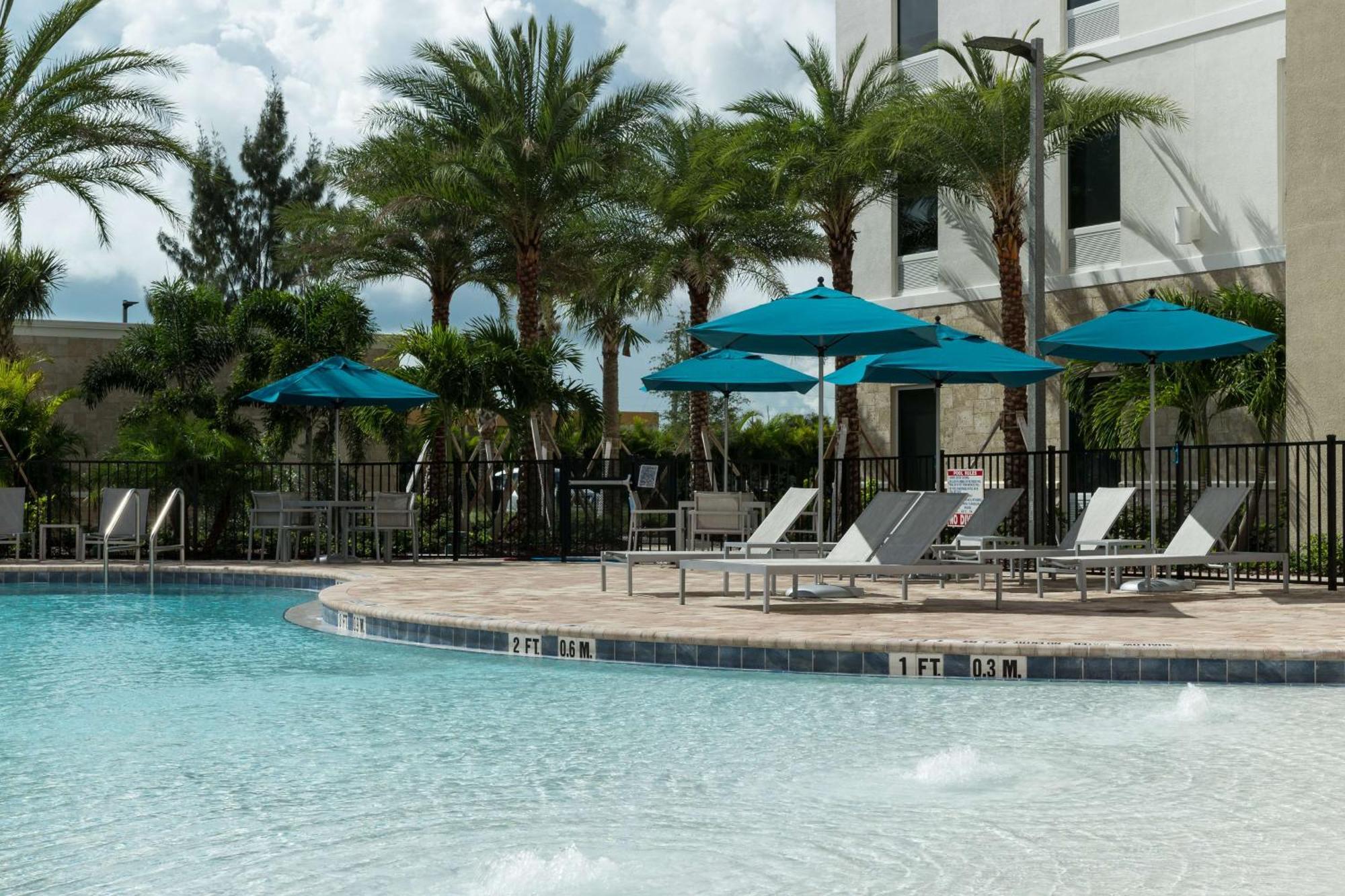 Home2 Suites By Hilton Cape Canaveral Cruise Port Εξωτερικό φωτογραφία